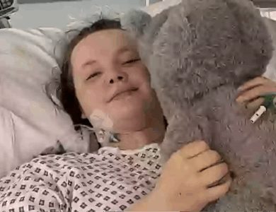 Teen issues warning after doctors ignored major symptom before she ‘died’ in front of classmates Teen issues warning after doctors ignored major symptom before she ‘died’ in front of classmates