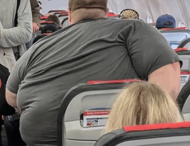 Photo of passenger on flight goes viral, has everyone saying the same thing Photo of passenger on flight goes viral, has everyone saying the same thing