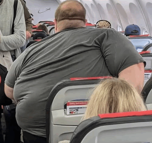 Photo of passenger on flight goes viral, has everyone saying the same thing