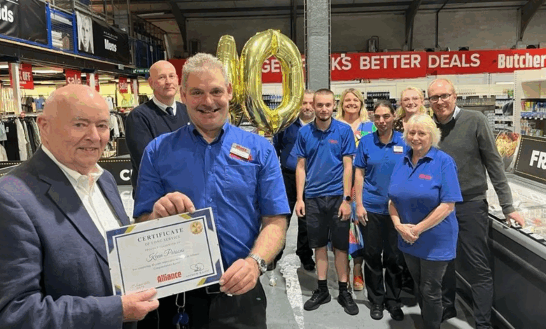 Employer slammed after giving ‘insulting’ gift to employee for working there for 40 years