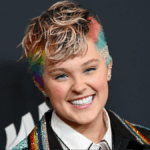 People shocked as JoJo Siwa confirms new relationship with very intimate selfie People shocked as JoJo Siwa confirms new relationship with very intimate selfie
