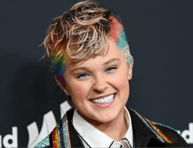 People shocked as JoJo Siwa confirms new relationship with very intimate selfie People shocked as JoJo Siwa confirms new relationship with very intimate selfie