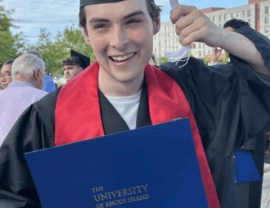 22-year-old college student tragically dies from eating peanuts just days after graduating 22-year-old college student tragically dies from eating peanuts just days after graduating