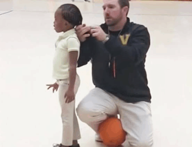Coach goes viral online for this one act during kids’ basketball game Coach goes viral online for this one act during kids’ basketball game