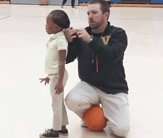 Coach goes viral online for this one act during kids’ basketball game