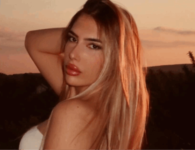 Everything we know as 19-year-old influencer plunges to her death after ‘unfastening harness during panic attack’ on parasail Everything we know as 19-year-old influencer plunges to her death after ‘unfastening harness during panic attack’ on parasail